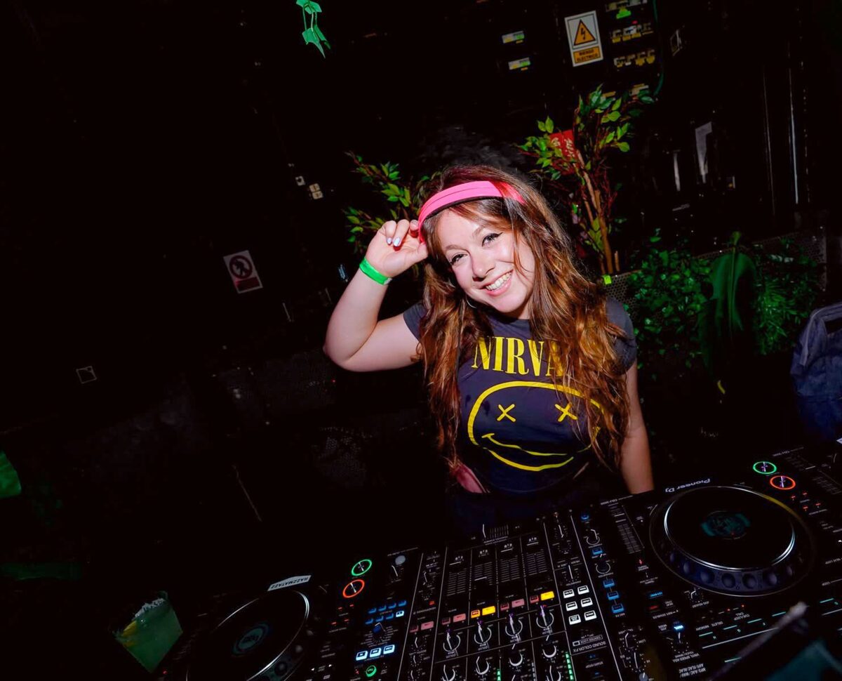 Mireia DG in the booth
